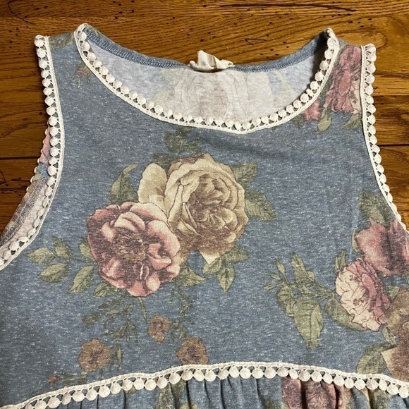 𝅺143 Story Beautiful Floral Tank Top C9 - Picture 2 of 6